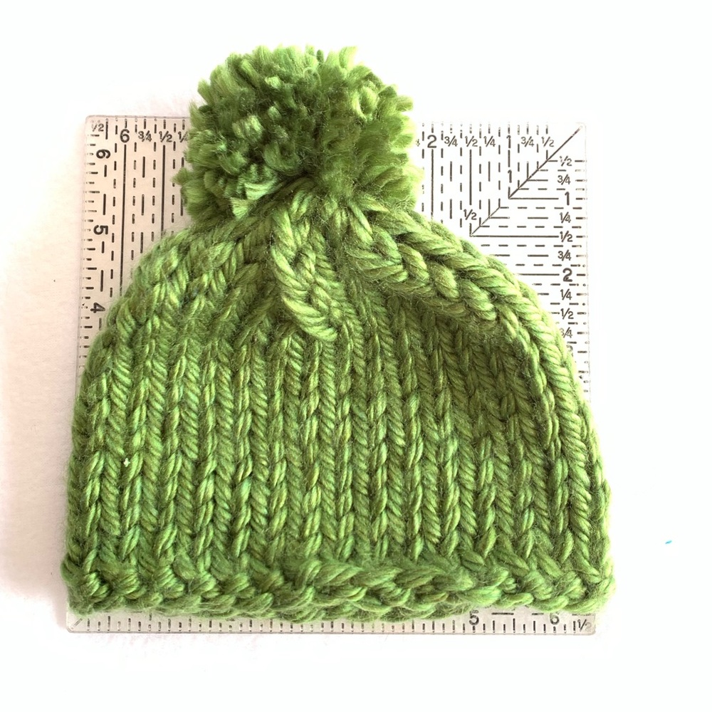 Handmade baby beanie with pom-pom in green 💚 NWOT